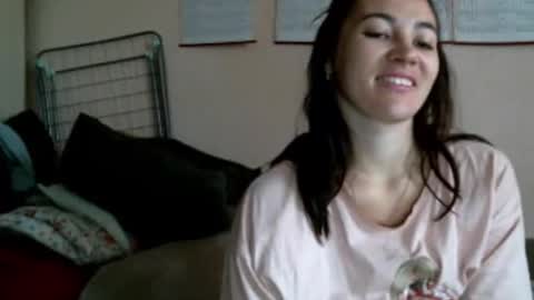 Snapshot of prettybella_7 chatting on October 19, 5:42 am Bella online show from October 19, 5:42 am