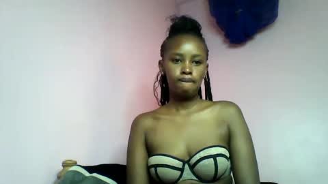 Snapshot of prettycarl_2 chatting on January 2, 7:44 am prettycarl_2 online show from January 2, 7:44 am