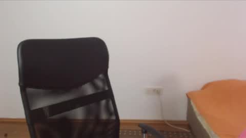 prettyjulliette online show from March 11, 2:18 pm