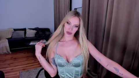 Snapshot of prettyk1ller chatting on September 22, 11:25 pm Eva online show from September 22, 11:25 pm