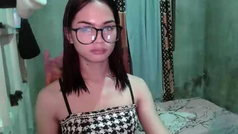 prettykhelcy online show from April 19, 10:26 am