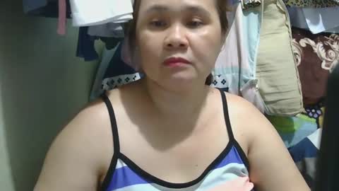 Snapshot of prettynhing chatting on March 10, 10:50 am Nhing online show from March 10, 10:50 am