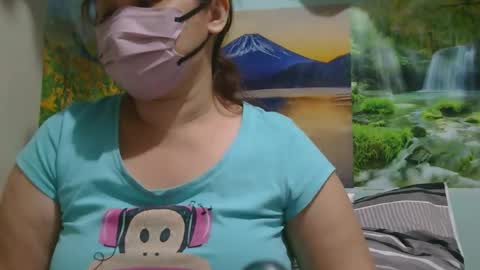Snapshot of prettynhing chatting on October 12, 3:36 pm Nhing online show from October 12, 3:36 pm