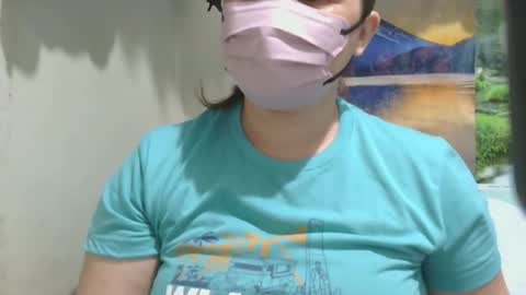 Snapshot of prettynhing chatting on October 7, 2:10 pm Nhing online show from October 7, 2:10 pm