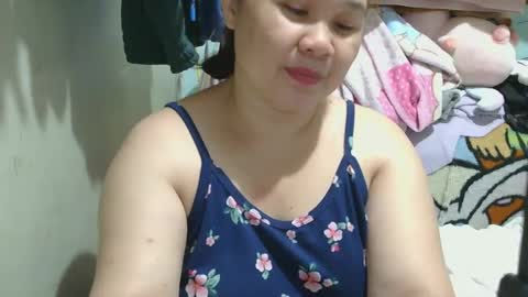 Snapshot of prettynhing chatting on February 9, 3:32 am Nhing online show from February 9, 3:32 am