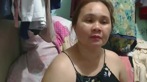 Snapshot of prettynhing chatting on March 4, 11:40 am Nhing online show from March 4, 11:40 am