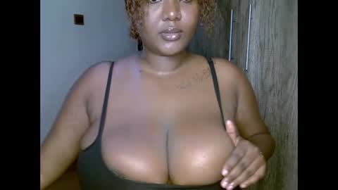 Snapshot of prettypearl_ chatting on January 19, 7:58 pm pearl online show from January 19, 7:58 pm