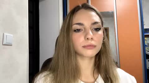 Amelia online show from November 13, 8:08 pm