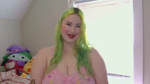 Snapshot of princesskiracb chatting on October 6, 2:01 pm Princess Kira online show from October 6, 2:01 pm