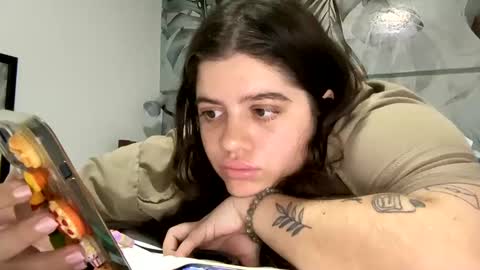 Snapshot of princesslaylaa chatting on December 13, 8:10 am princessviccxo online show from December 13, 8:10 am