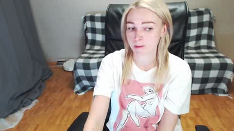 Polly online show from December 7, 4:03 pm