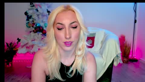 Isabelle online show from December 16, 6:05 pm