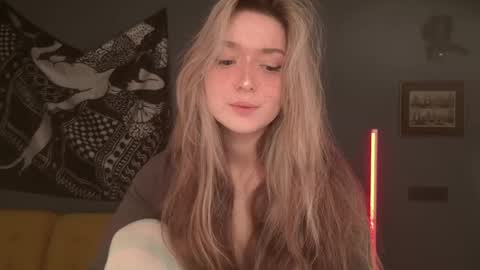 Bella online show from April 26, 2:04 pm