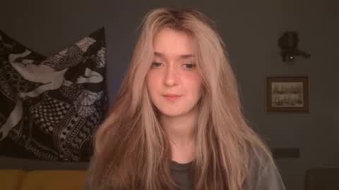 Bella online show from April 25, 1:41 pm