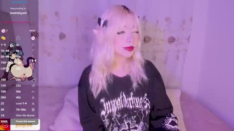 Purple Lilith online show from April 23, 6:54 am