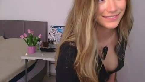 Lizzy online show from July 17, 4:21 pm