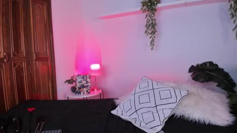 Chloe online show from September 18, 1:31 pm