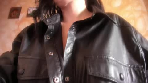 L online show from February 21, 12:28 pm