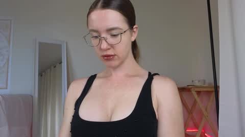 queen__tina online show from November 17, 7:03 pm