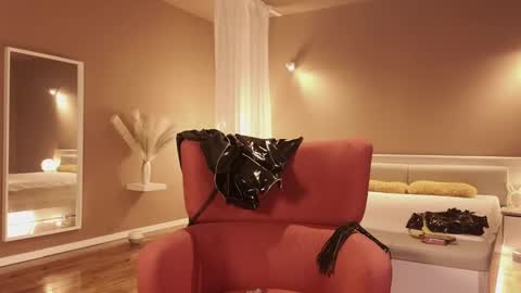 Mistresss Manifest online show from January 1, 10:32 am