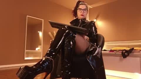 Mistresss Manifest online show from December 12, 7:41 am