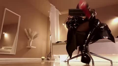 Mistresss Manifest online show from December 6, 9:10 am