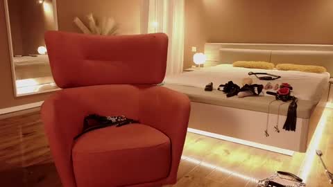 Mistresss Manifest online show from February 16, 7:48 am