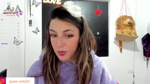 Snapshot of queen_natttyy chatting on January 8, 3:29 am queen_natttyy online show from January 8, 3:29 am