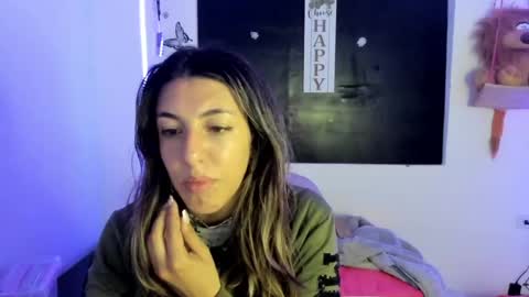 Snapshot of queen_natttyy chatting on February 4, 4:05 am queen_natttyy online show from February 4, 4:05 am