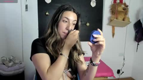 Snapshot of queen_natttyy chatting on January 5, 4:25 am queen_natttyy online show from January 5, 4:25 am