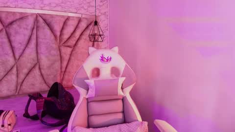   online show from November 21, 12:07 pm