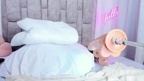 queen_yully online show from October 23, 8:37 pm