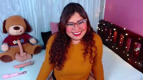 Snapshot of queenamazon_ chatting on October 15, 10:34 pm Queenamazon online show from October 15, 10:34 pm