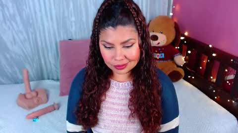 Queenamazon  online show from November 23, 9:22 am