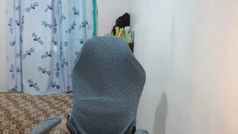 Snapshot of queenboba chatting on December 5, 1:58 am queen online show from December 5, 1:58 am