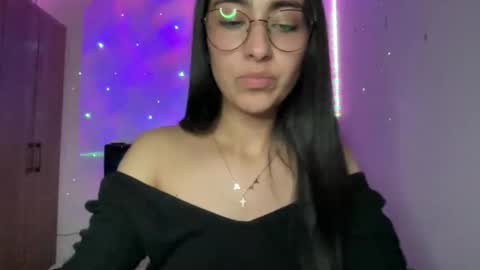 queenbyte_18 online show from April 1, 4:57 am