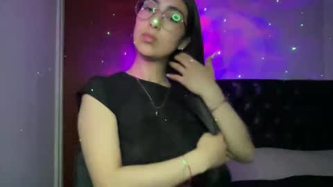 queenbyte_18 online show from April 26, 3:04 am