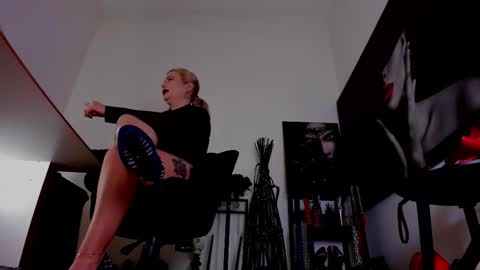 Misscatsnow online show from February 26, 8:57 am