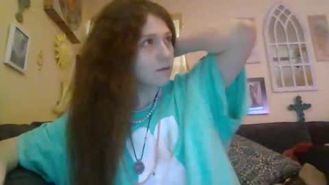queencrimsonlvx online show from April 30, 9:14 am