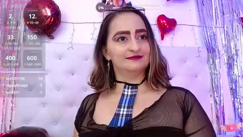 queendesiree_ online show from February 14, 10:23 pm