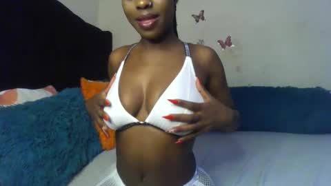 queenmavela_ online show from February 20, 7:21 am