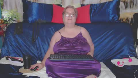 QueenPammy online show from April 22, 6:32 am