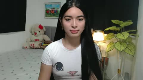 Snapshot of queenpinay69 chatting on October 15, 1:36 pm QueenPinay69 online show from October 15, 1:36 pm