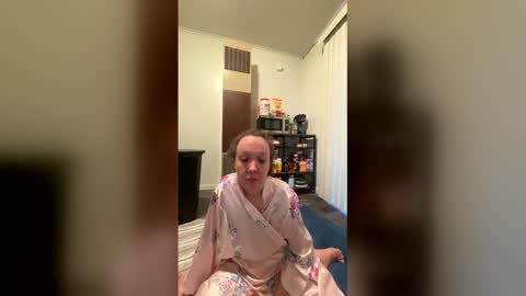 queenreese262370 online show from May 7, 12:26 am