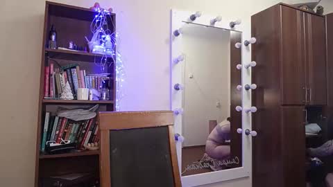 quiet_smile online show from March 24, 6:13 pm