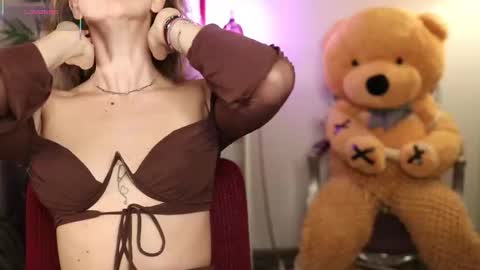 Nova Hollis online show from March 29, 4:22 am