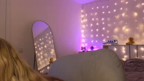 Rebecca  Becc online show from April 23, 5:59 pm