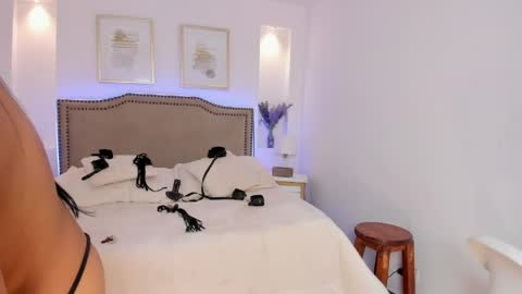 RACHEL ES online show from April 22, 7:27 am