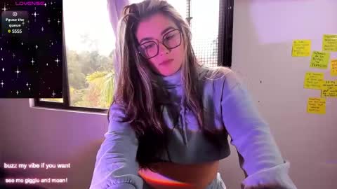 Rachel Foss online show from December 16, 8:05 pm