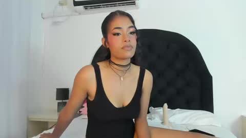 rachel_jamesx online show from March 13, 4:14 am